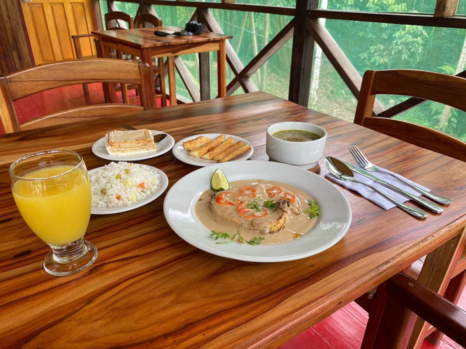 Amazon Acai Lodge Летисия Экстерьер фото